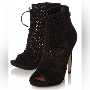 Steve Madden Maddye Black Lace Up Peep Toe Heels ankle Booties Shoe size 6.5